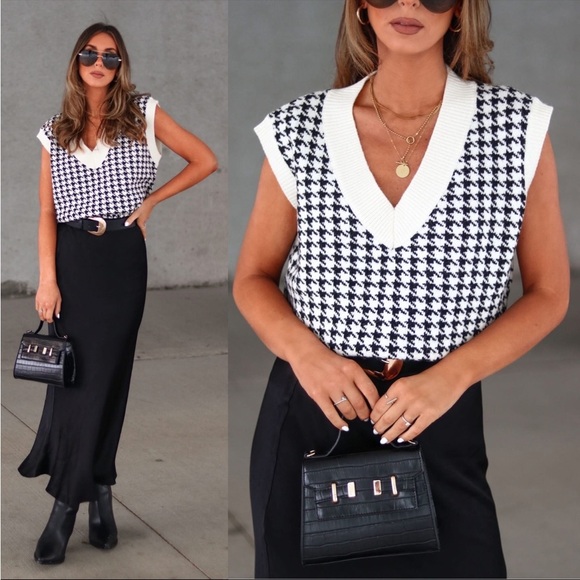 Vici Zabana Houndstooth Knit Sweater Vest in Size Medium - Picture 2 of 7